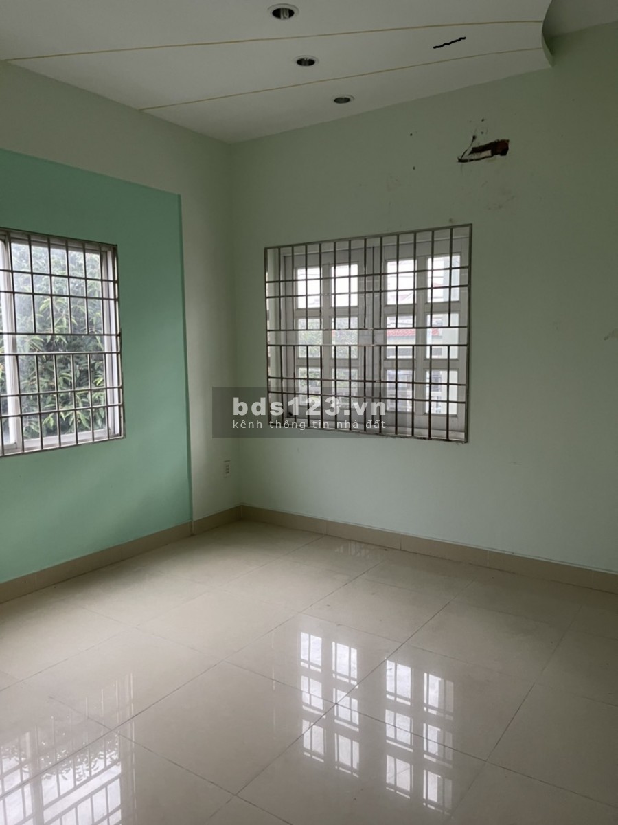 Nhà Tân Sơn Nhì, 1 trệt, 2 lầu, thượng, nhà rông 4 PN, 4WC