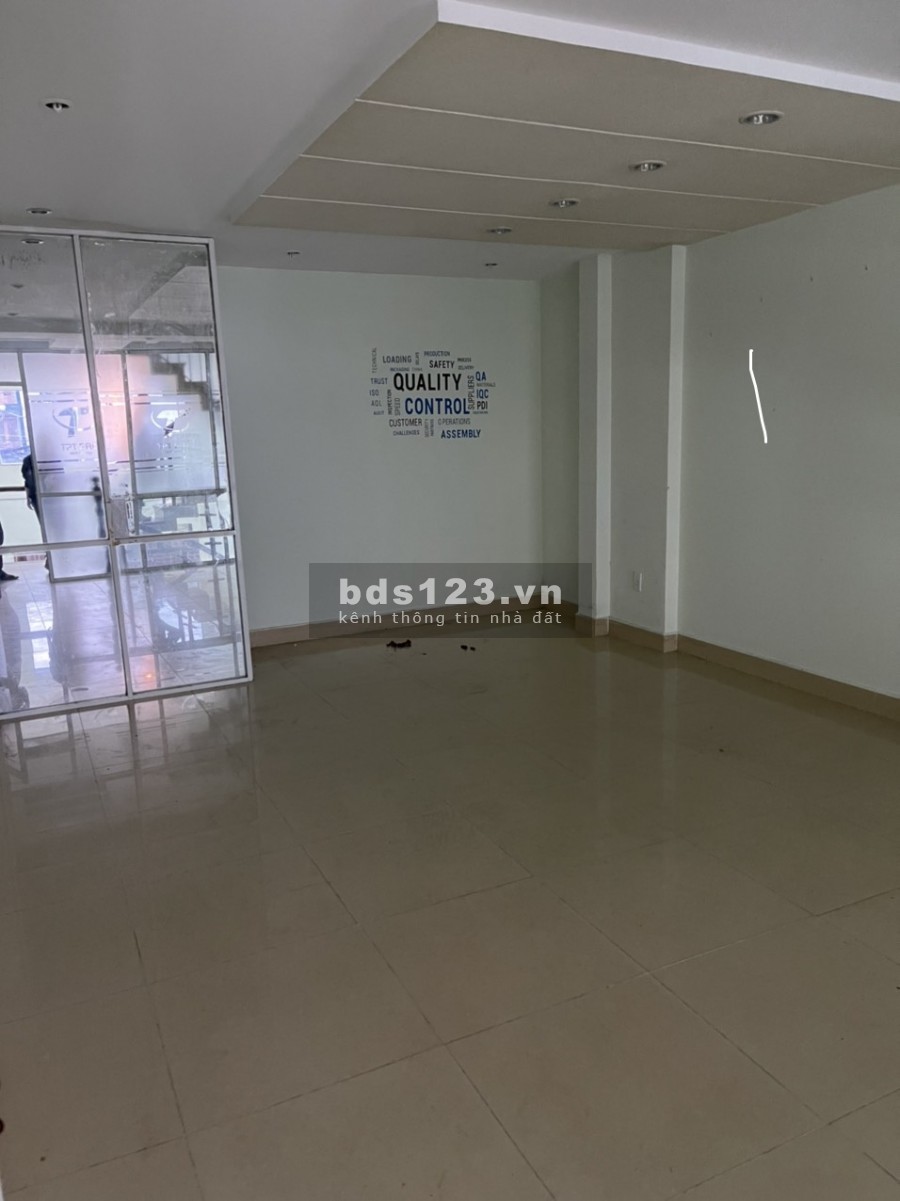Nhà Tân Sơn Nhì, 1 trệt, 2 lầu, thượng, nhà rông 4 PN, 4WC