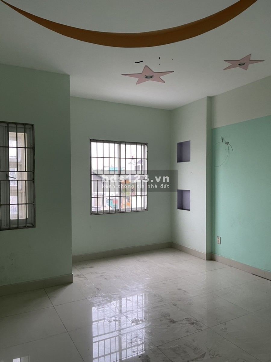 Nhà Tân Sơn Nhì, 1 trệt, 2 lầu, thượng, nhà rông 4 PN, 4WC