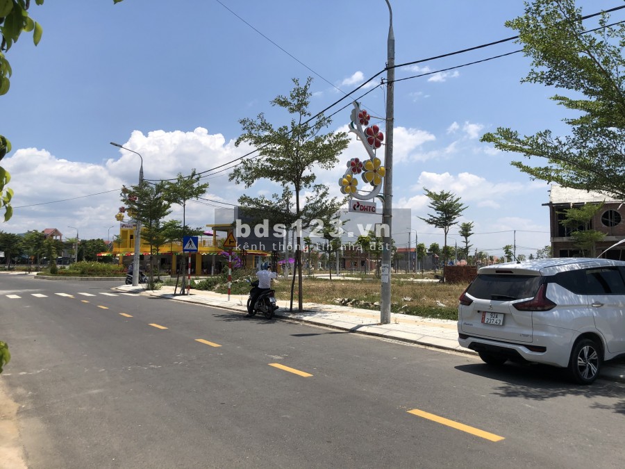 Vỡ nợ chủ cần bán gấp 2 lô đất liền kề 214m2 đã có sổ gần bến xe Đức Long tiện kinh doanh LH 0387963557 (Long)