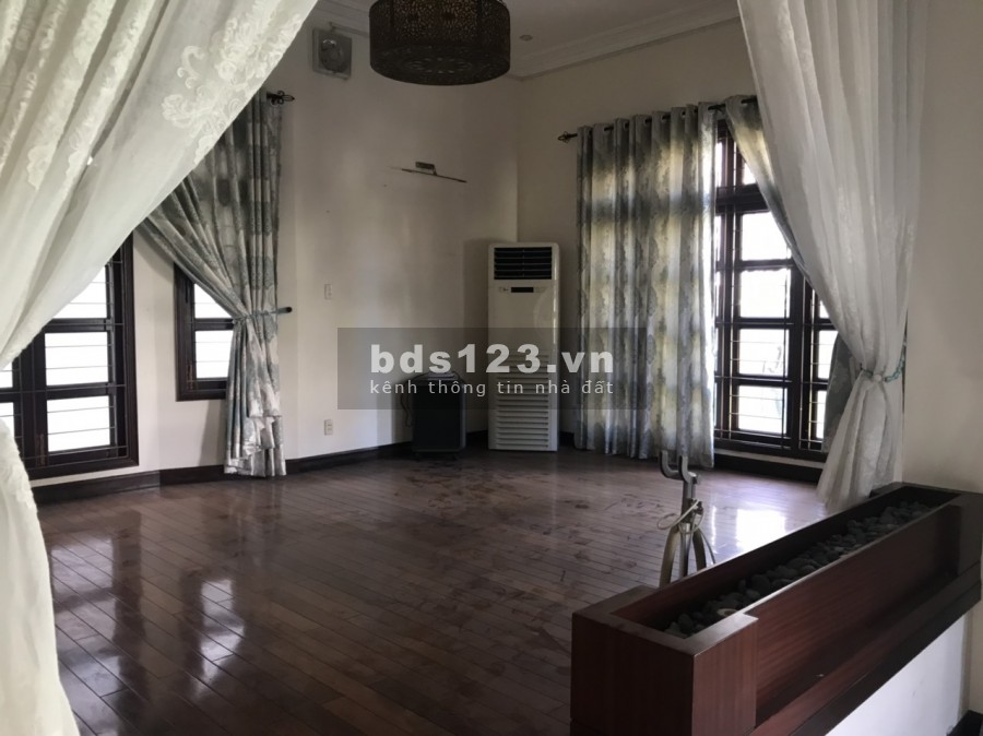 Cho thuê biệt thự Phường 7 Tân Bình 20x21m nhà sạch sẽ, sân vườn rộng,Gara xe hơi giá thuê 55 triệu