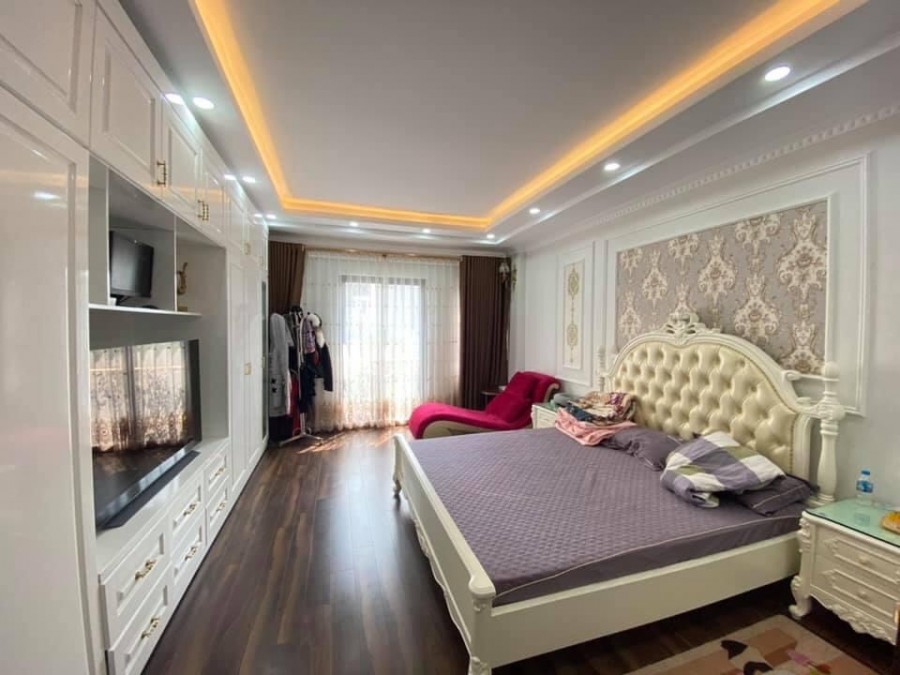 Nhà Bồ Đề thông Nguyễn Văn Cừ, 65m 5t mt5m, gara ô tô, gần phố ngõ thông, nhỉnh 6tỷ.
