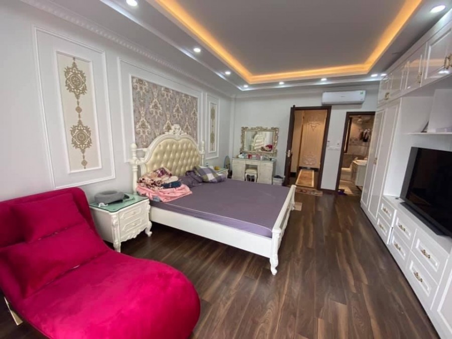Nhà Bồ Đề thông Nguyễn Văn Cừ, 65m 5t mt5m, gara ô tô, gần phố ngõ thông, nhỉnh 6tỷ.