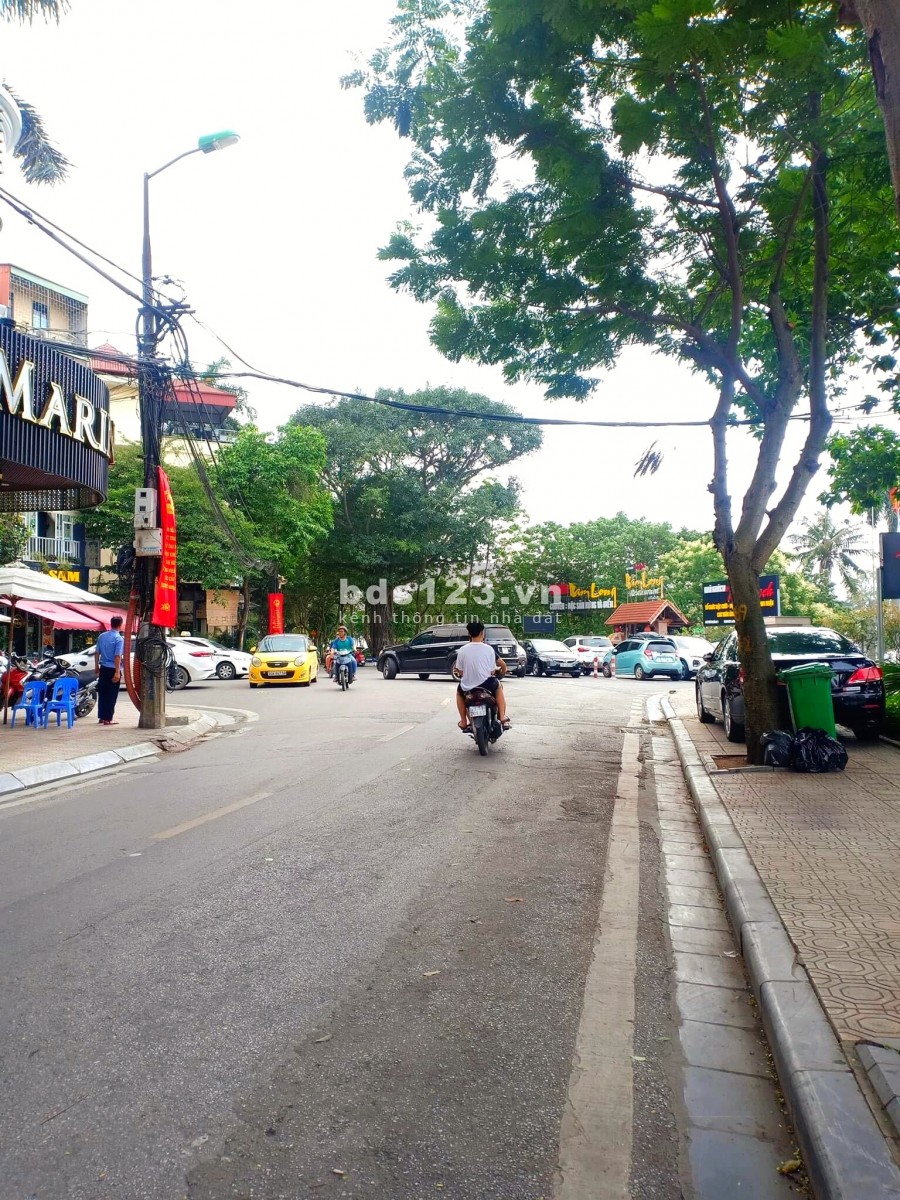 Mặt phố hiếm nhà bán view hồ Trúc Bạch, mặt tiền rộng kinh doanh mọi loại mặt hình