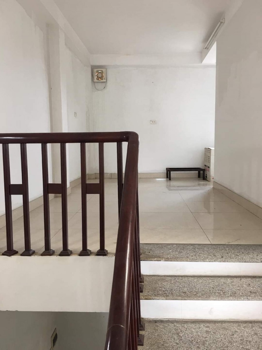 Nhà Quan Nhân 7 tầng thang máy vỉa hè 2 bên dt 65m2 đường oto tránh chỉ 11.8 tỷ view hồ