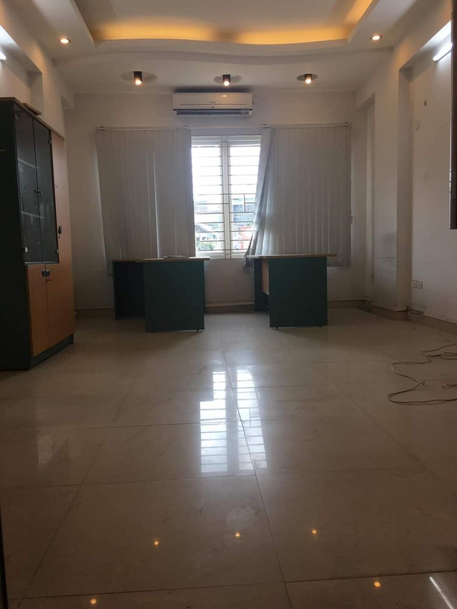 Nhà Quan Nhân 7 tầng thang máy vỉa hè 2 bên dt 65m2 đường oto tránh chỉ 11.8 tỷ view hồ