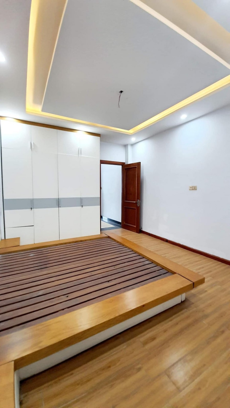 Bán nhà trả nợ đường Âu Cơ, dt 5x11 - ô tô vào nhà chỉ 5tỷ3
