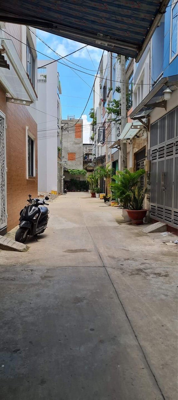 Bán nhà trả nợ đường Âu Cơ, dt 5x11 - ô tô vào nhà chỉ 5tỷ3