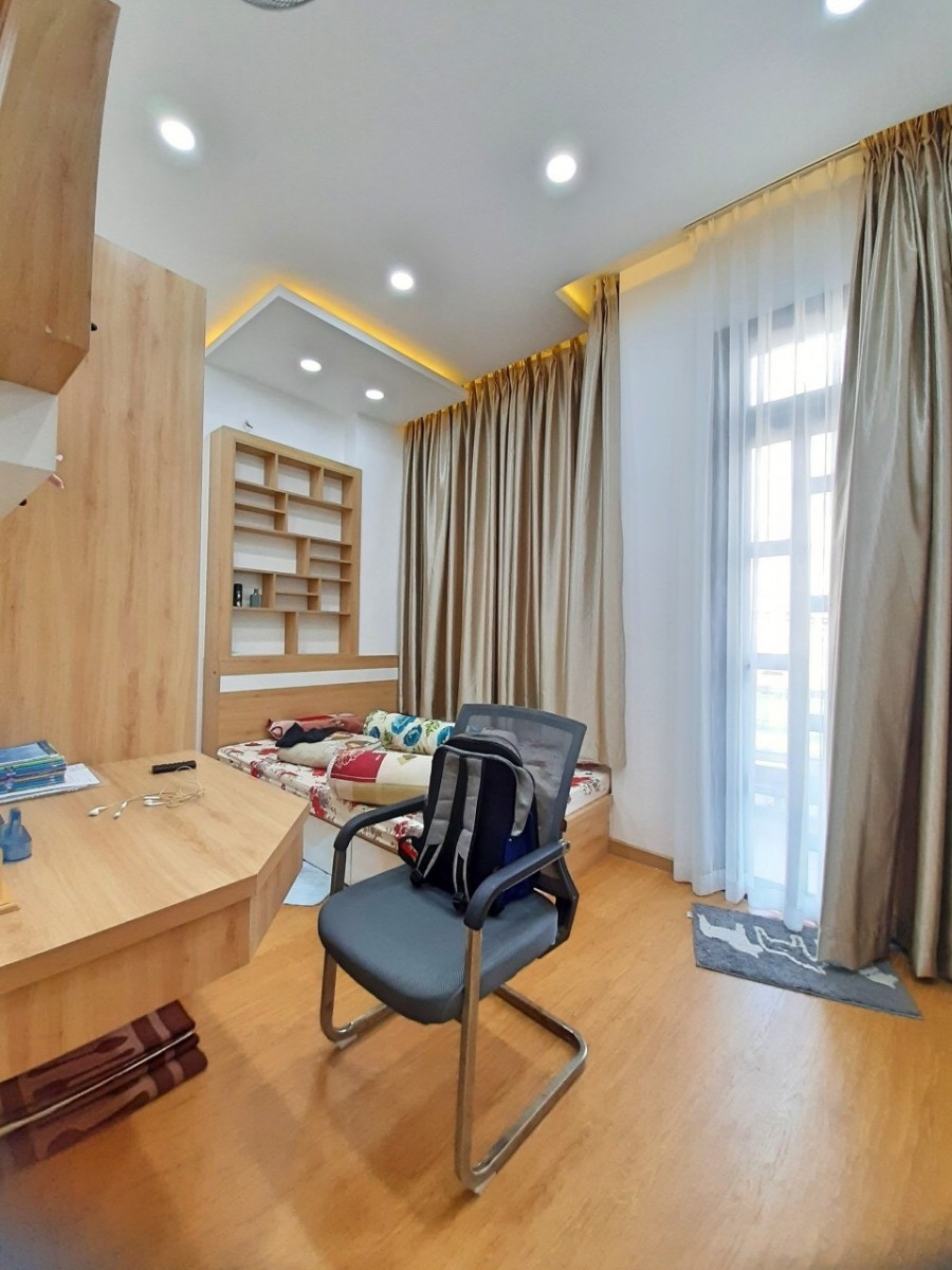 Nhà Ngộp Bán Tháo, Tặng Nội Thất Ý Cao Cấp 3,5 Tầng, diện tích sàn 168m2, Giá 5.8 Tỷ