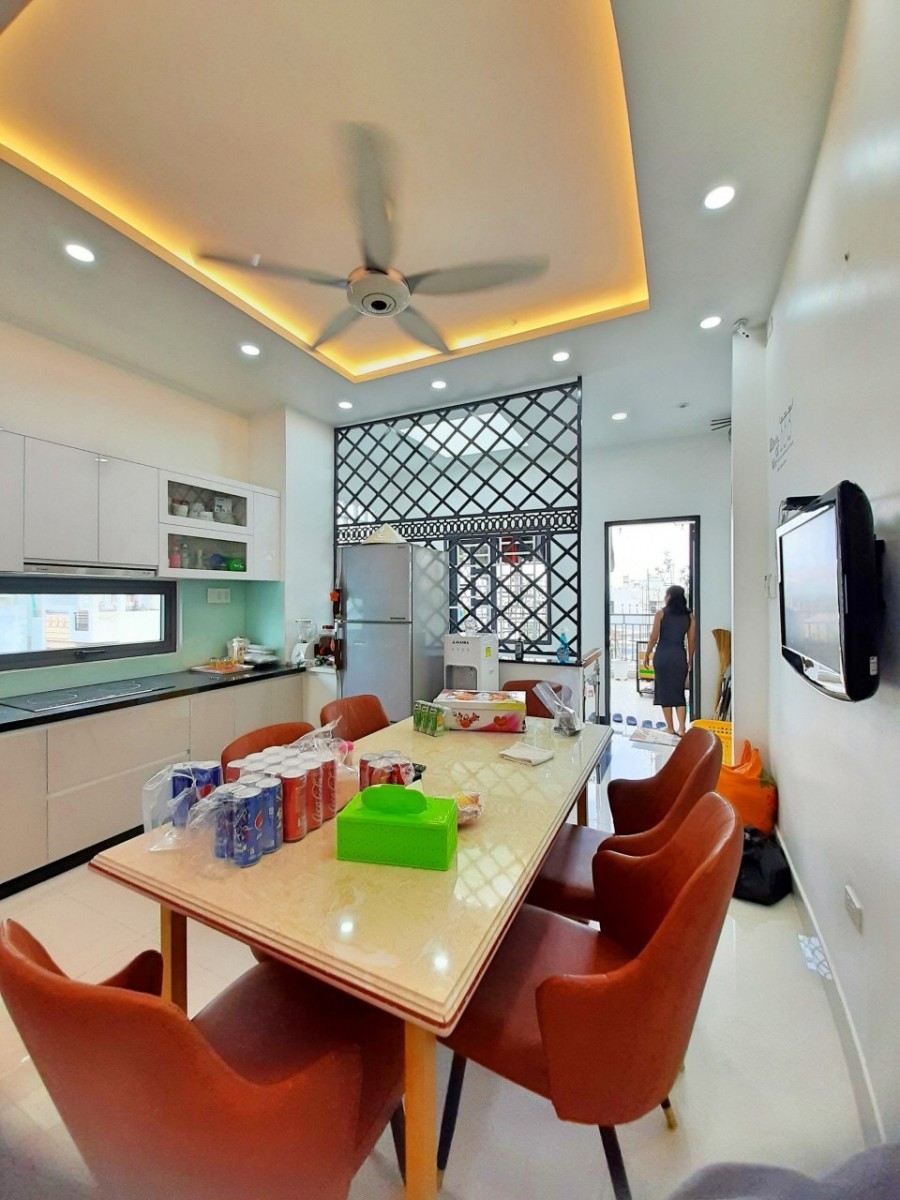 Nhà Ngộp Bán Tháo, Tặng Nội Thất Ý Cao Cấp 3,5 Tầng, diện tích sàn 168m2, Giá 5.8 Tỷ