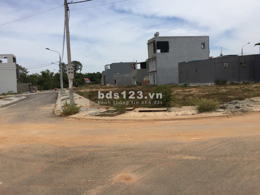 Bán lô đất kế Góc vị trí đối diện công viên, sát KCN…