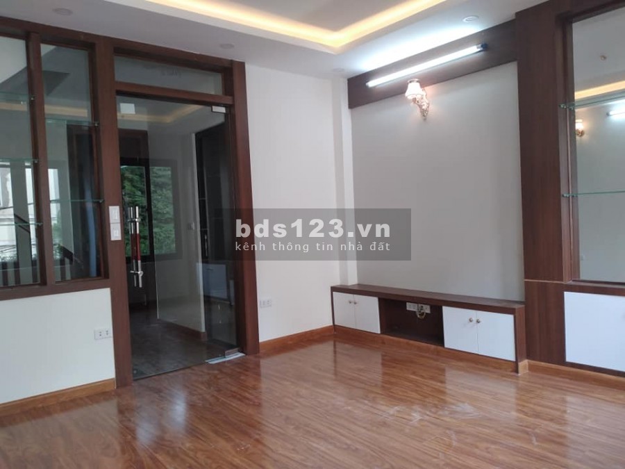Nhà đẹp Quận Cầu Giấy, lô góc 2. mặt tiền, ô tô vào nhà giá 5.7 tỷ, lh 0961427470