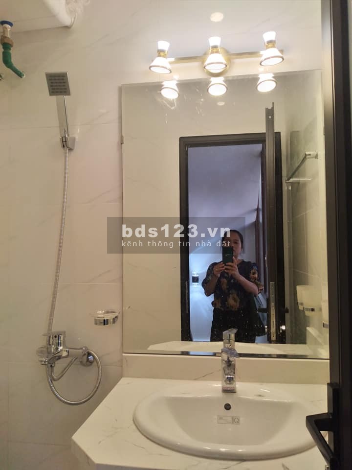 Nhà đẹp Quận Cầu Giấy, lô góc 2. mặt tiền, ô tô vào nhà giá 5.7 tỷ, lh 0961427470