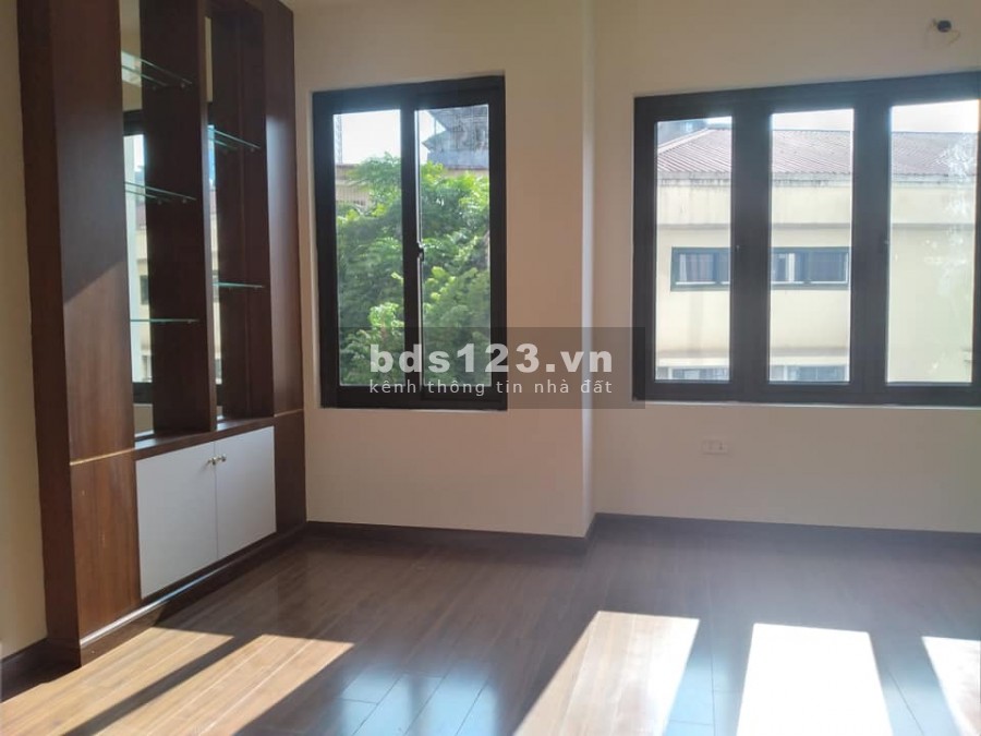 Nhà đẹp Quận Cầu Giấy, lô góc 2. mặt tiền, ô tô vào nhà giá 5.7 tỷ, lh 0961427470