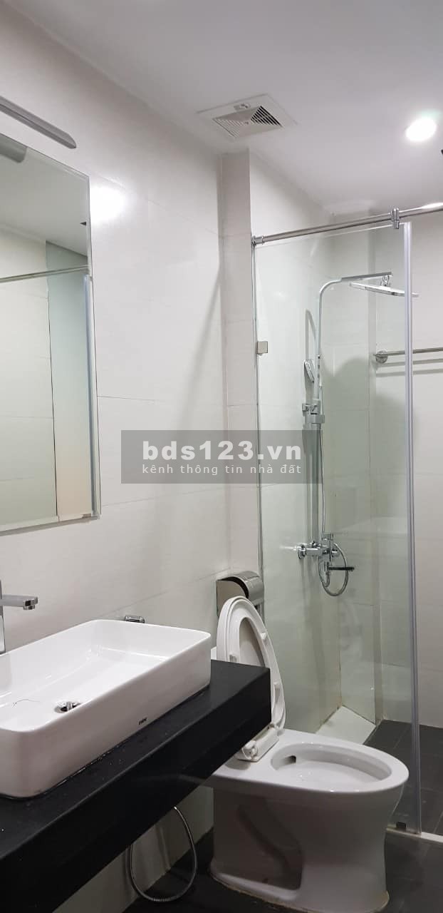 Nhà 5 tầng phân lô ô tô vào nhà gần phố nhà đẹp, ở luôn giá 8.9 tỷ, lh 0961427470