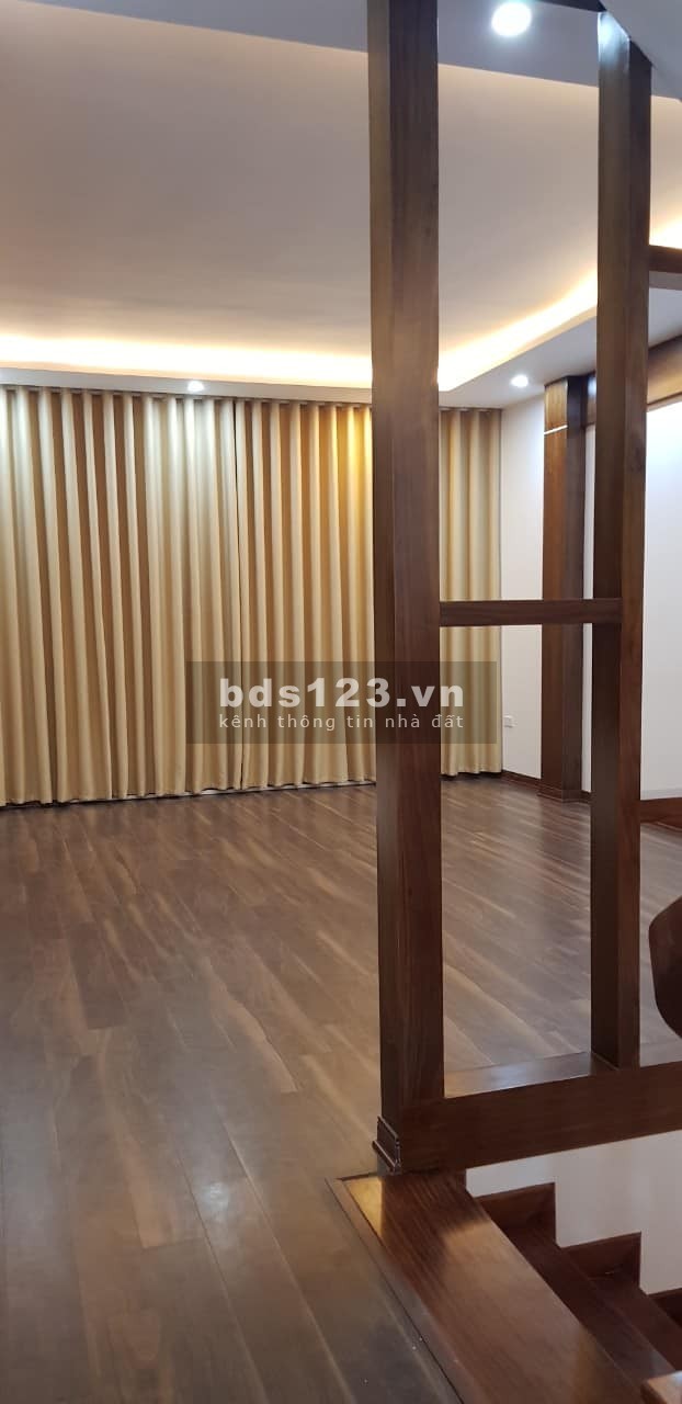 Nhà 5 tầng phân lô ô tô vào nhà gần phố nhà đẹp, ở luôn giá 8.9 tỷ, lh 0961427470