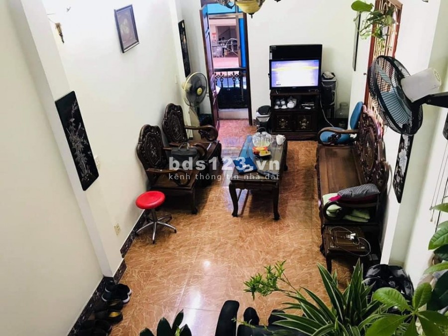 Bán nhà Quận Tây Hồ, 5 tầng đúc, giá 9.x tỷ, 2 mặt phố 3 mặt thoáng, kinh doanh