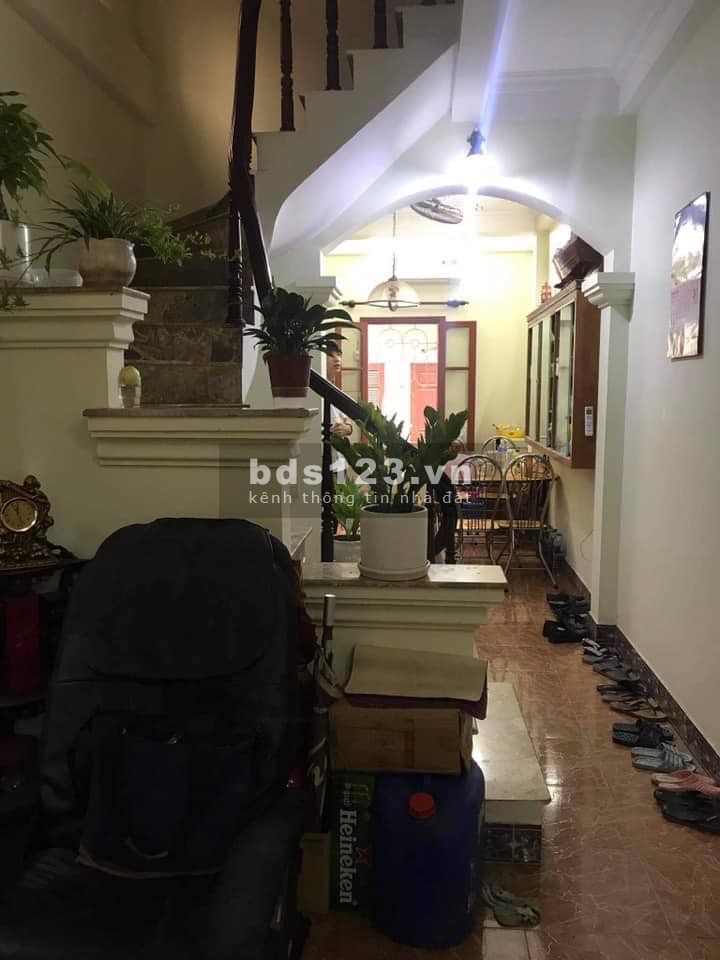 Bán nhà Quận Tây Hồ, 5 tầng đúc, giá 9.x tỷ, 2 mặt phố 3 mặt thoáng, kinh doanh