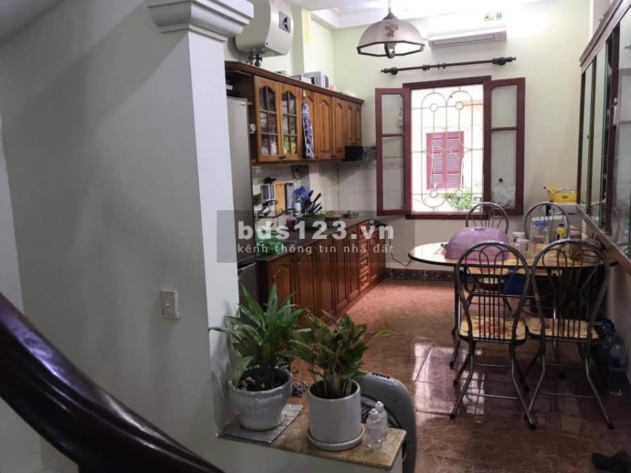 Bán nhà Quận Tây Hồ, 5 tầng đúc, giá 9.x tỷ, 2 mặt phố 3 mặt thoáng, kinh doanh