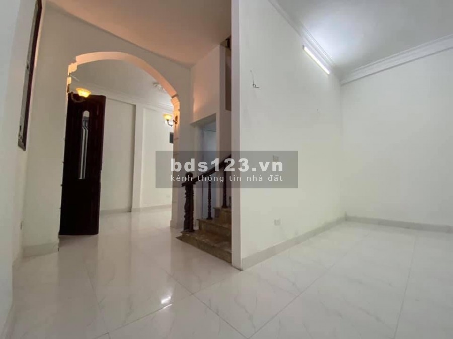 Cần Bán Nhà phố Đê Trần Khát Chân 45m2, 3 tầng mặt tiền 7m, 3 phòng ngủ, 2 wc,Sổ đỏ chính chủ giá 2 tỷ 850tr