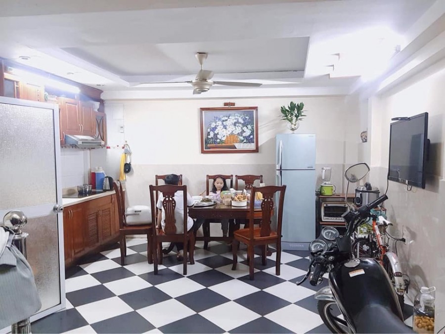 Cần bán nhà 5 tầng Nguyễn Trãi, hàng xóm Royal, 3 bước ra mặt phố, nhà đẹp, ở ngay