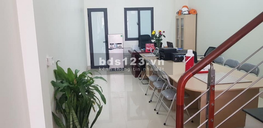 Nhà nguyên căn Phúc Lợi phân Lô ôtô đỗ cửa View Hồ 62m 5 tầng, còn mới ở luôn