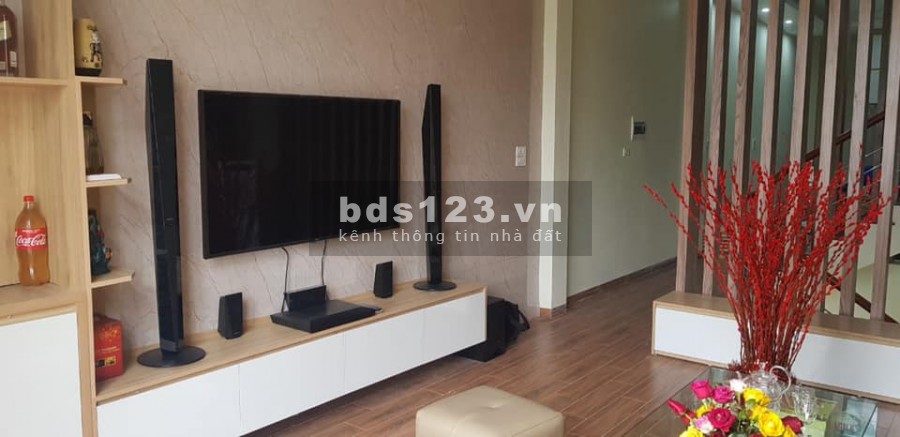 Nhà nguyên căn Phúc Lợi phân Lô ôtô đỗ cửa View Hồ 62m 5 tầng, còn mới ở luôn