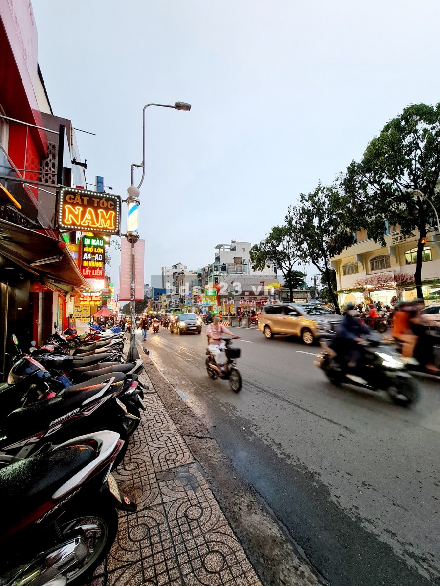 Nhà mặt tiền Lý Thái Tổ Quận 3, giá chỉ 10.5 tỷ chuyên nhà phố TRINH 0981789011