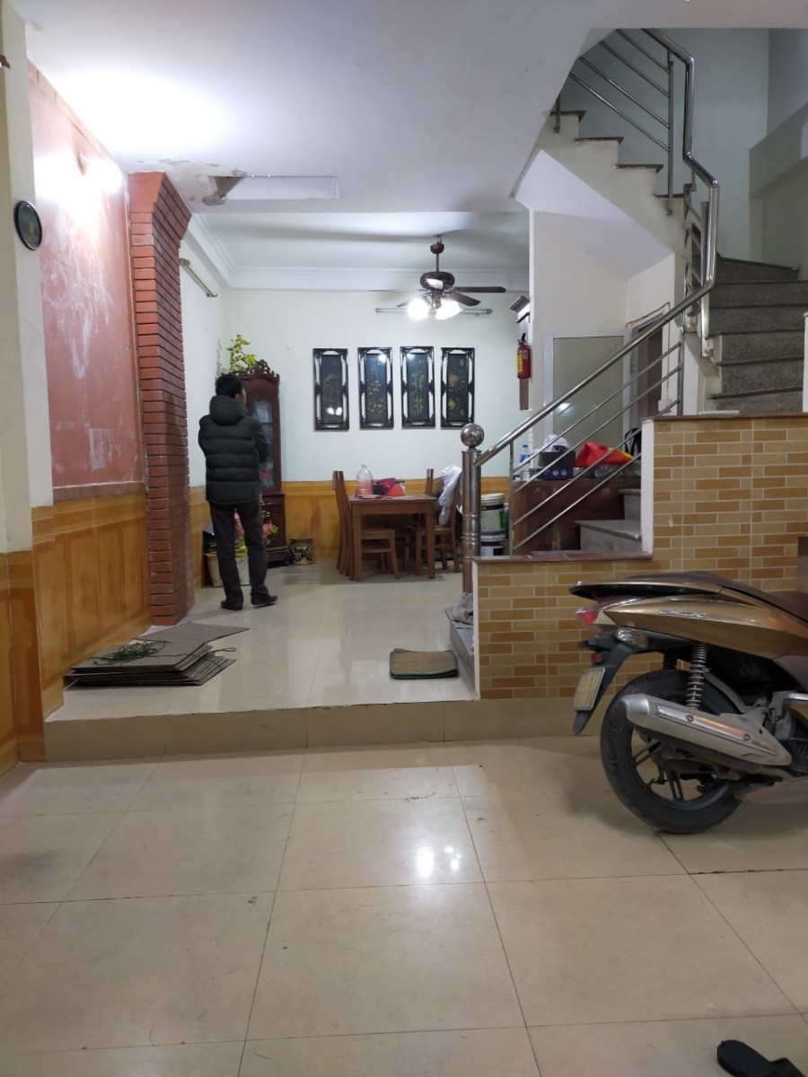 Bán nhà Khương Đình 46m2, gần phố, ô tô đỗ cửa, mặt tiền rộng, tặng nội thất cho khách 5.1 Tỷ