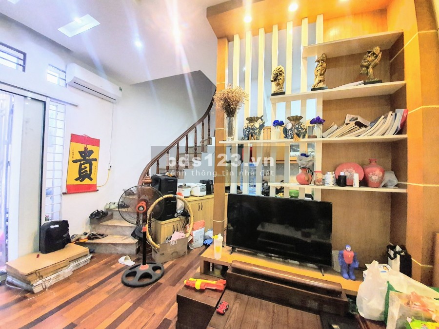 Bán nhà Kim Ngưu, Hai Bà Trưng, Nội thất đẳng cấp. 34m. 4 tầng. giá 2,68tỷ