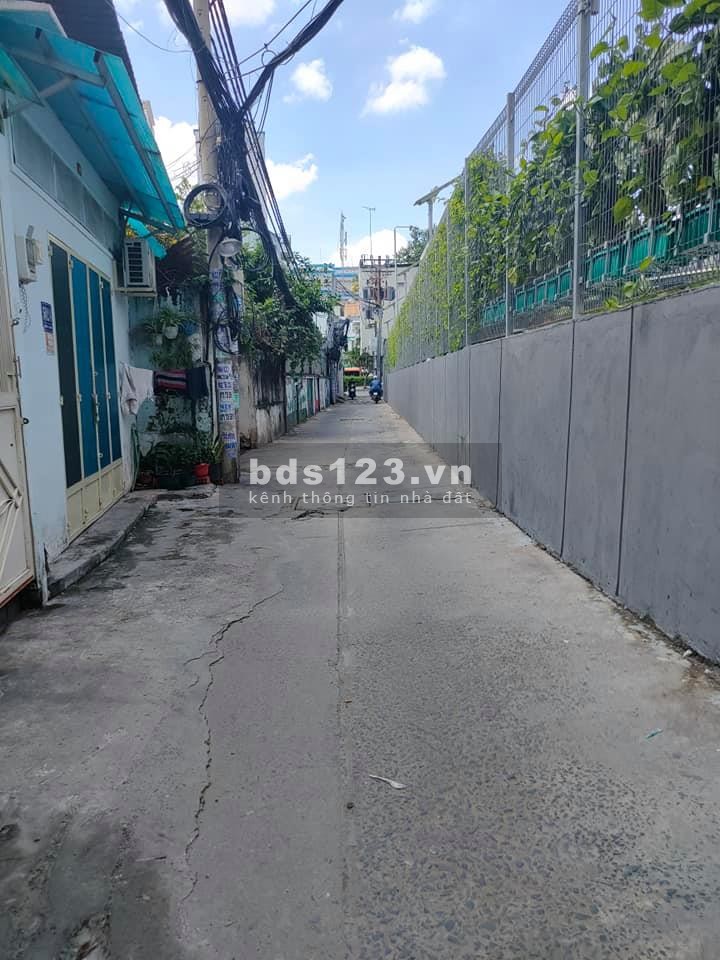 Gần 30m2, 2 tầng Vòng xoay Hàng Xanh chỉ hơn 3 Tỷ, nhà chính chủ ở ngay