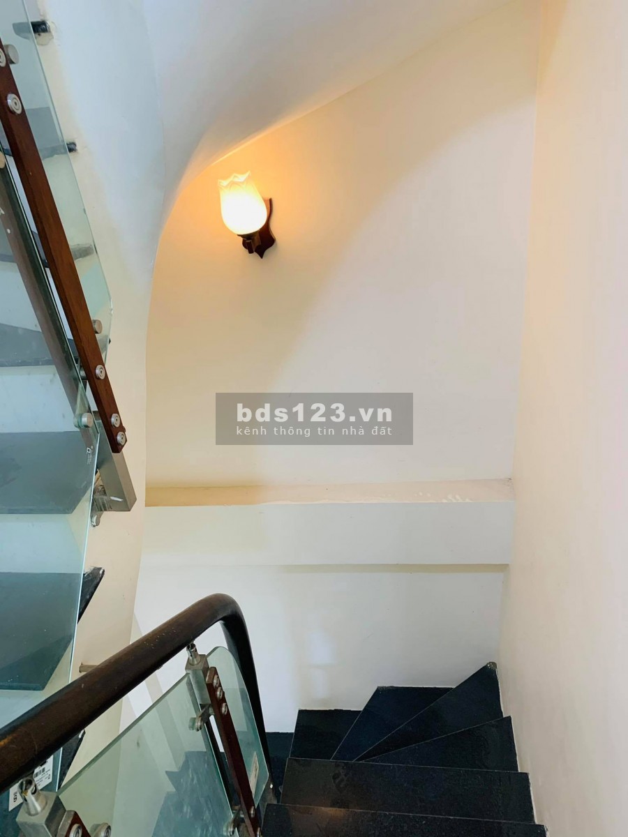 Bán gấp nhà Lô góc phố Trường Chinh – Ngã Tư Sở, 28m2 *5T, cách phố 15m,kinh doanh, giá 2,9 tỷ.