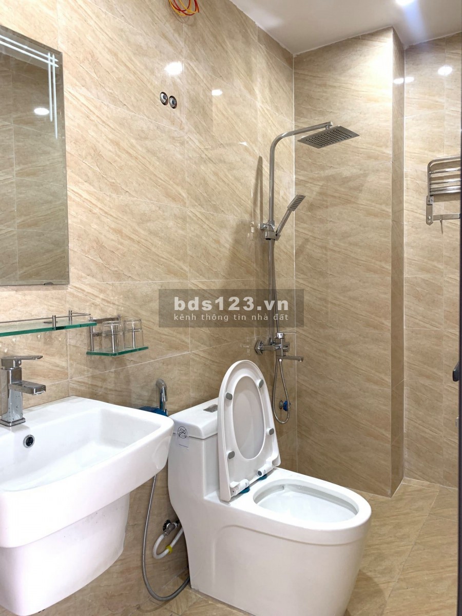 Bán nhà 4 tầng, đường 10m tại Hùng Vương, Hồng Bàng, giá 2.785 tỷ