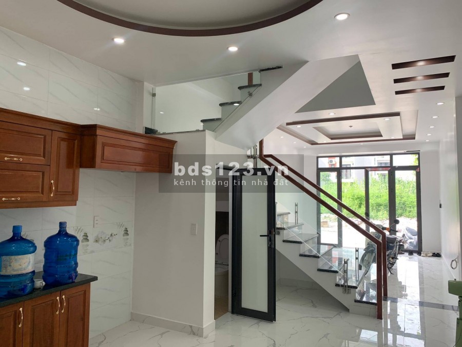 Bán nhà 4 tầng, đường 10m tại Hùng Vương, Hồng Bàng, giá 2.785 tỷ