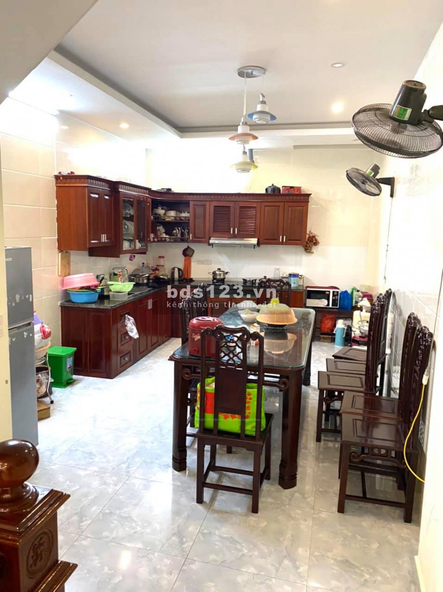 Bán nhà Ngõ 43 Trung Kính, 60m2 4.5 tầng, MT 4M, Ngõ rộng, 5.05 tỷ. LH: 0936161529