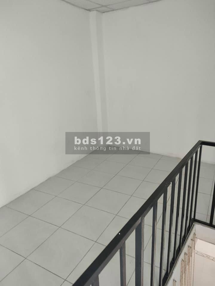 Cho thuê nhà đường số 8, Trường Thọ 2pn 1wc giá 5.5 triệu/tháng, đường rộng