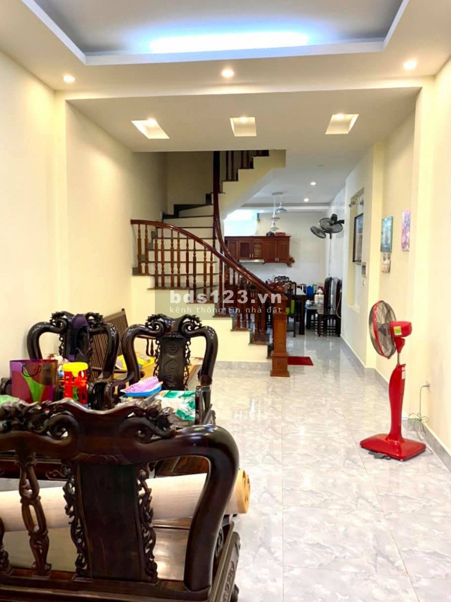 Bán nhà Ngõ 43 Trung Kính, 60m2 4.5 tầng, MT 4M, Ngõ rộng, 5.05 tỷ. LH: 0936161529