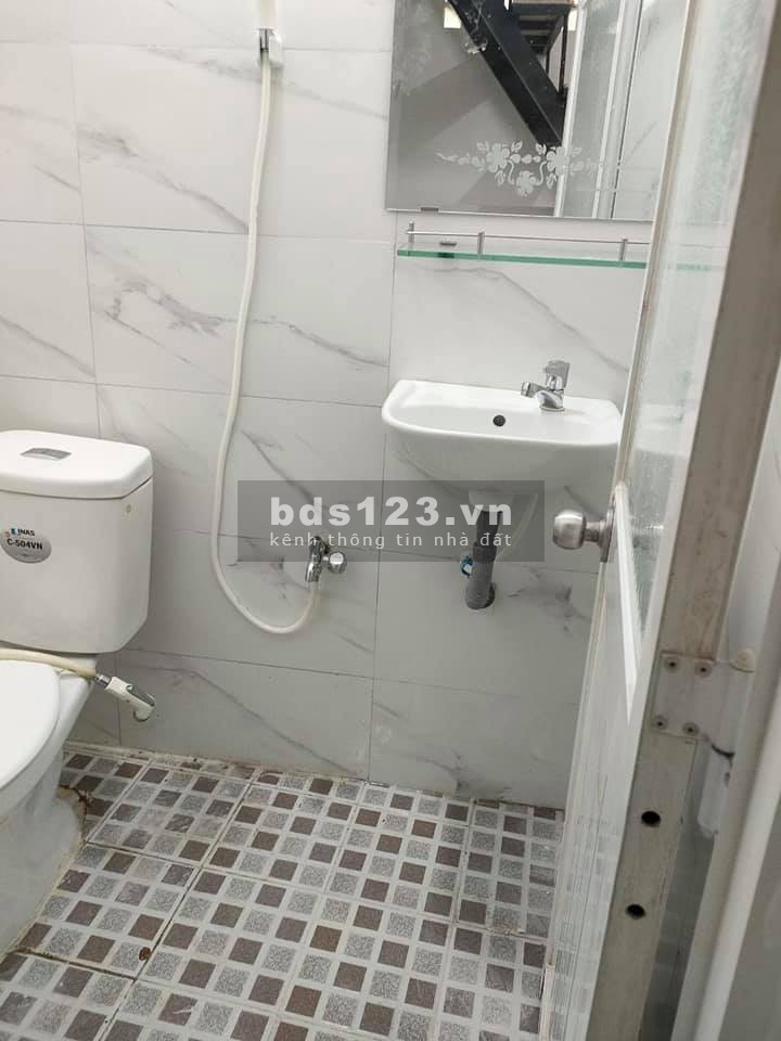 Cho thuê nhà đường số 8, Trường Thọ 2pn 1wc giá 5.5 triệu/tháng, đường rộng