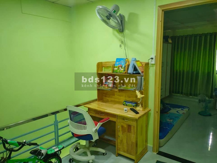 Gần 30m2, 2 tầng Vòng xoay Hàng Xanh chỉ hơn 3 Tỷ, nhà chính chủ ở ngay