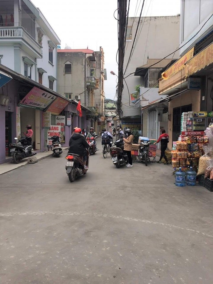 Bán nhà măt phố Phan đình Giót Hà Đông hơn 7 tỷ lô góc 3 măt thoáng kinh doanh tốt