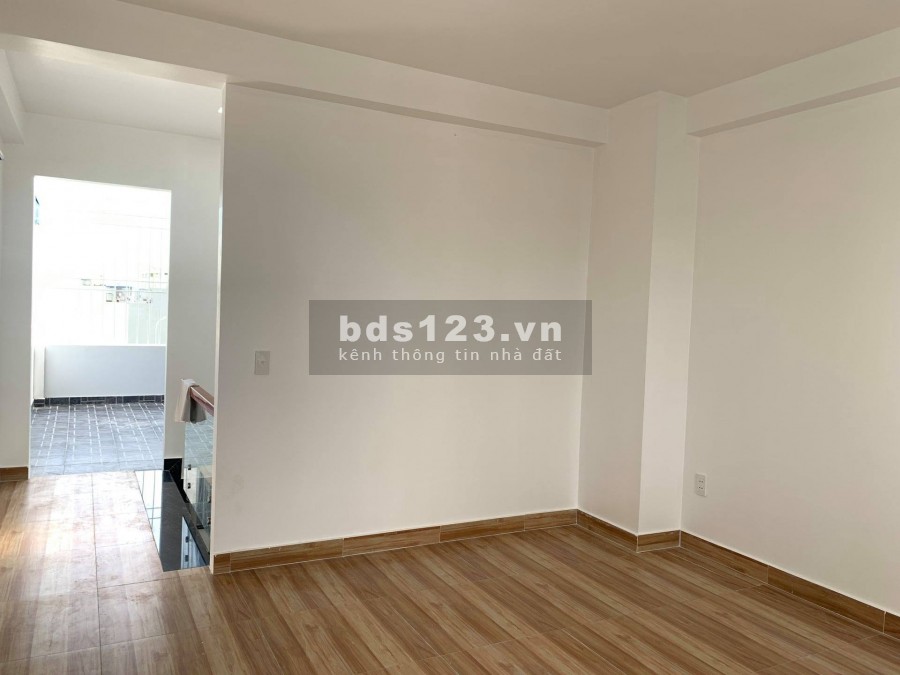 Bán nhà 4 tầng, đường 10m tại Hùng Vương, Hồng Bàng, giá 2.785 tỷ