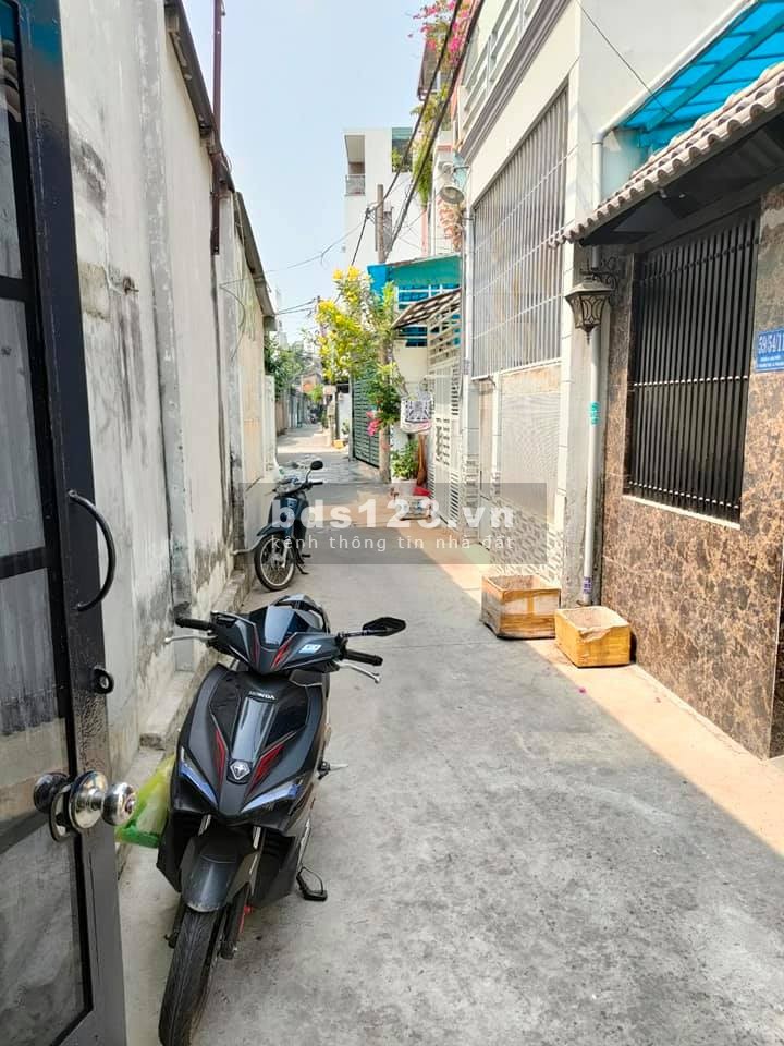 Cho thuê nhà đường số 8, Trường Thọ 2pn 1wc giá 5.5 triệu/tháng, đường rộng
