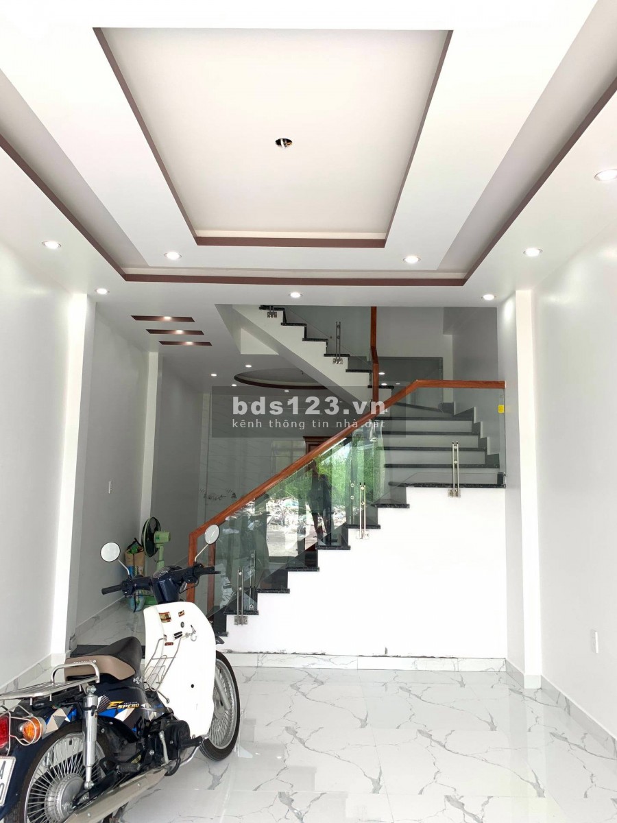 Bán nhà 4 tầng, đường 10m tại Hùng Vương, Hồng Bàng, giá 2.785 tỷ
