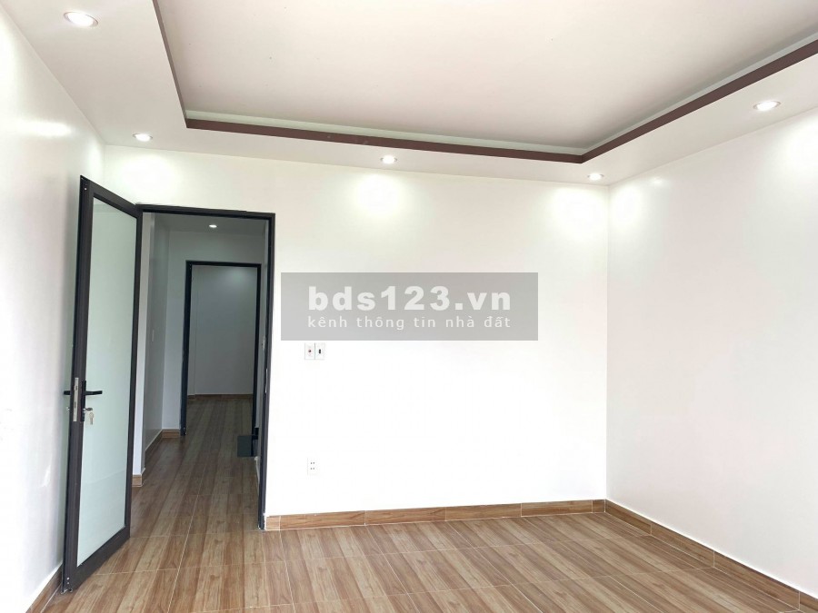 Bán nhà 4 tầng, đường 10m tại Hùng Vương, Hồng Bàng, giá 2.785 tỷ