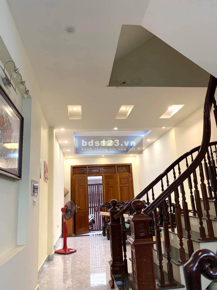 Bán nhà Ngõ 43 Trung Kính, 60m2 4.5 tầng, MT 4M, Ngõ rộng, 5.05 tỷ. LH: 0936161529