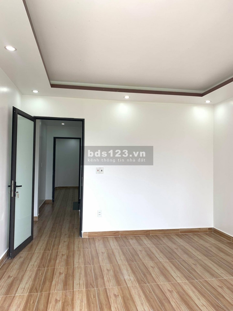 Bán nhà 4 tầng, đường 10m tại Hùng Vương, Hồng Bàng, giá 2.785 tỷ