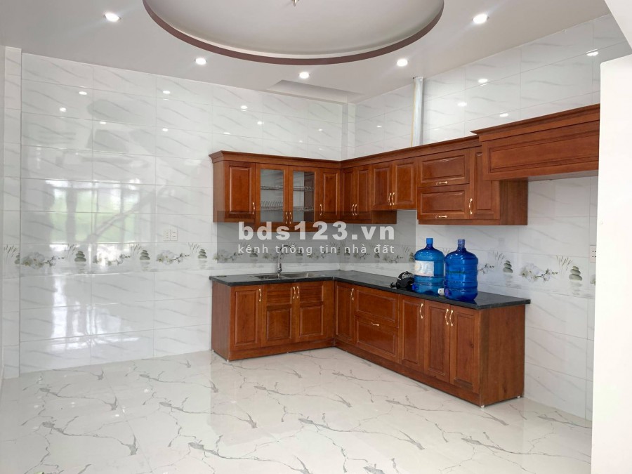 Bán nhà 4 tầng, đường 10m tại Hùng Vương, Hồng Bàng, giá 2.785 tỷ