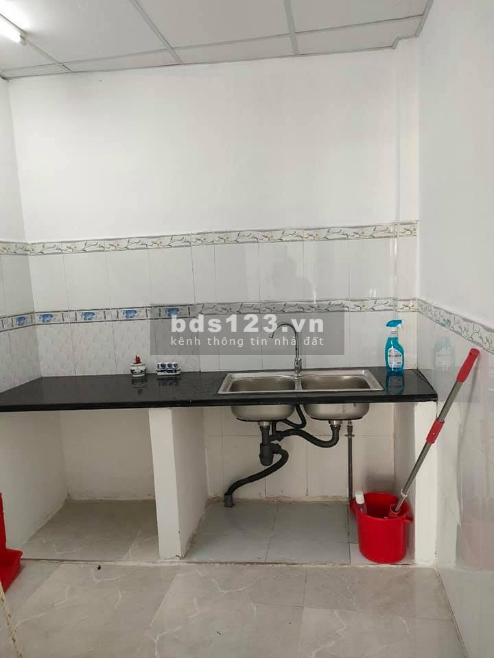 Cho thuê nhà đường số 8, Trường Thọ 2pn 1wc giá 5.5 triệu/tháng, đường rộng