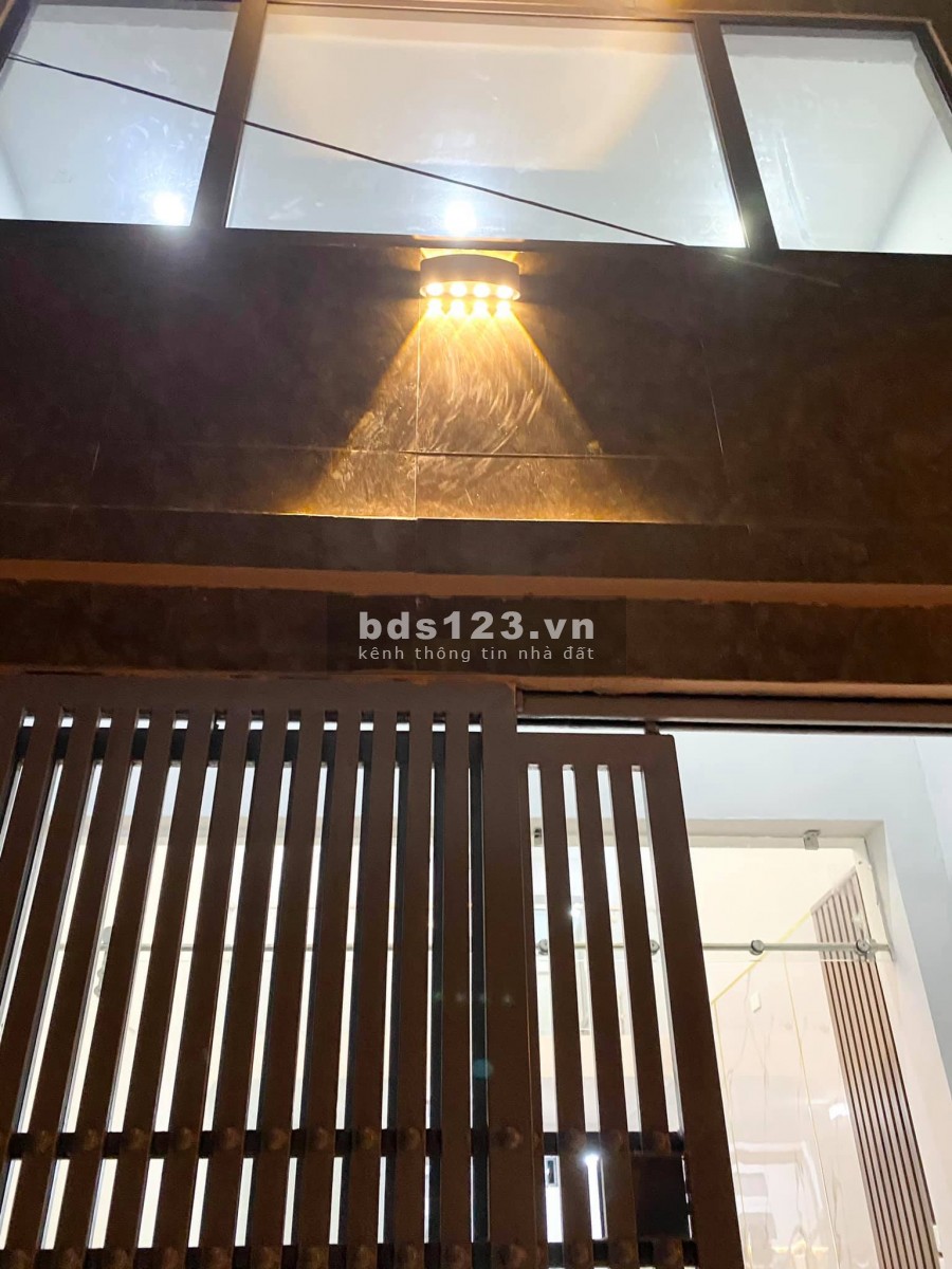 Chủ nhà cần bán nguyên căn đường Trường Chính, dtsd 43m2, gần hồ, giá 4.85 tỷ