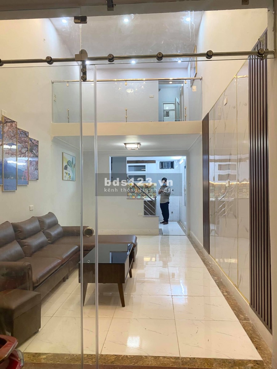 Chủ nhà cần bán nguyên căn đường Trường Chính, dtsd 43m2, gần hồ, giá 4.85 tỷ